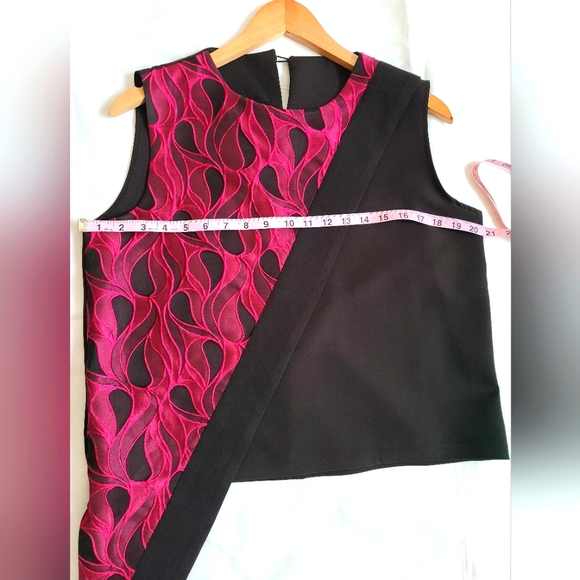 NWOT, black and pink top - Picture 5 of 6